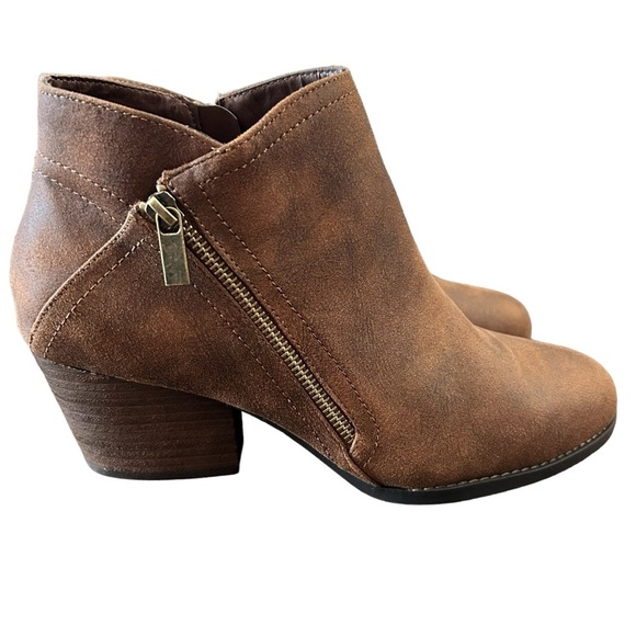Bella Vita Bobbi Bootie Size 11 Wide Width - Picture 1 of 11